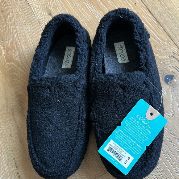 Olukai Nohea Heu Slipper in Black - Picture 2 of 7